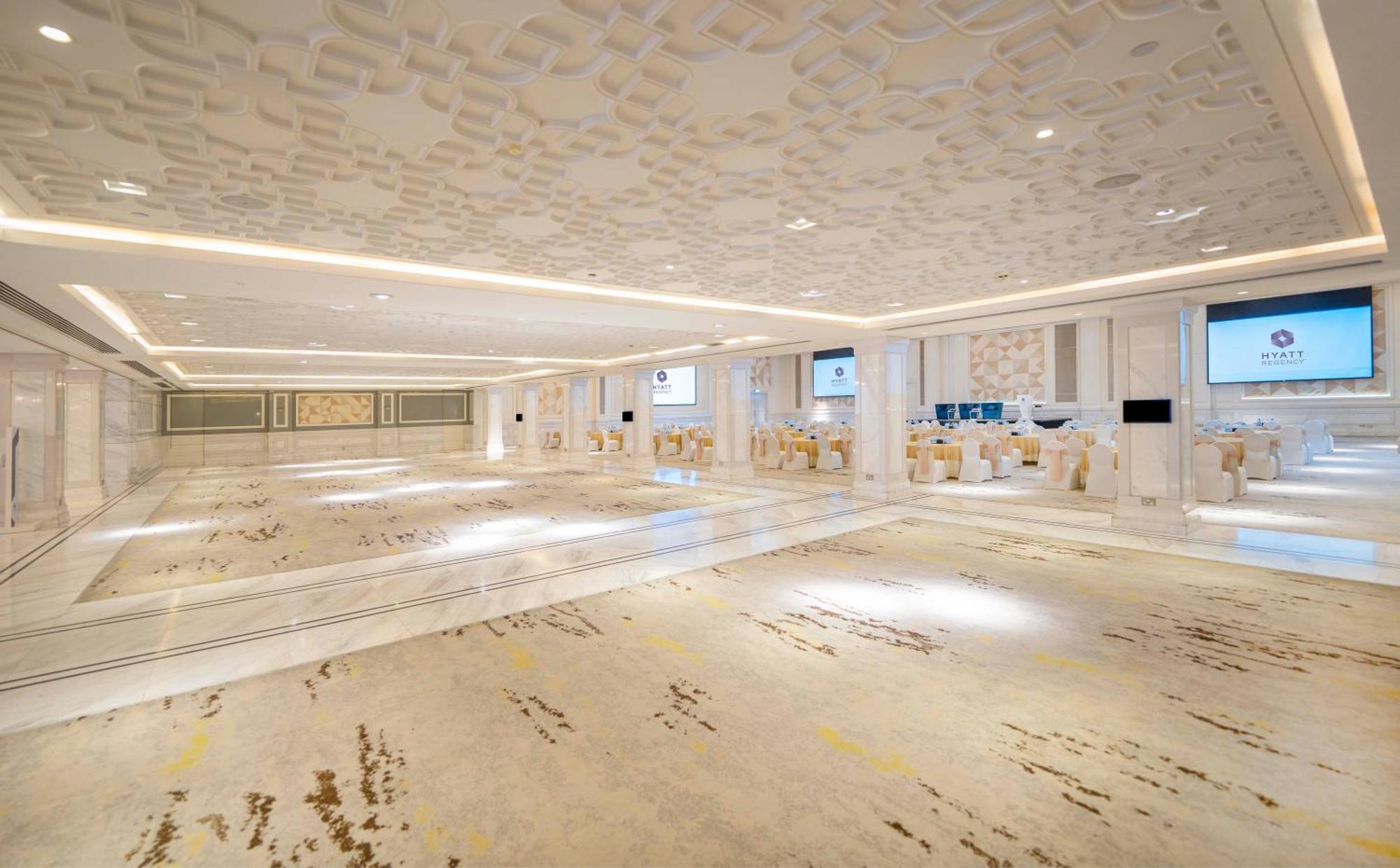 Hyatt Regency Dubai - Corniche Hotel Екстериор снимка The lobby of the new terminal