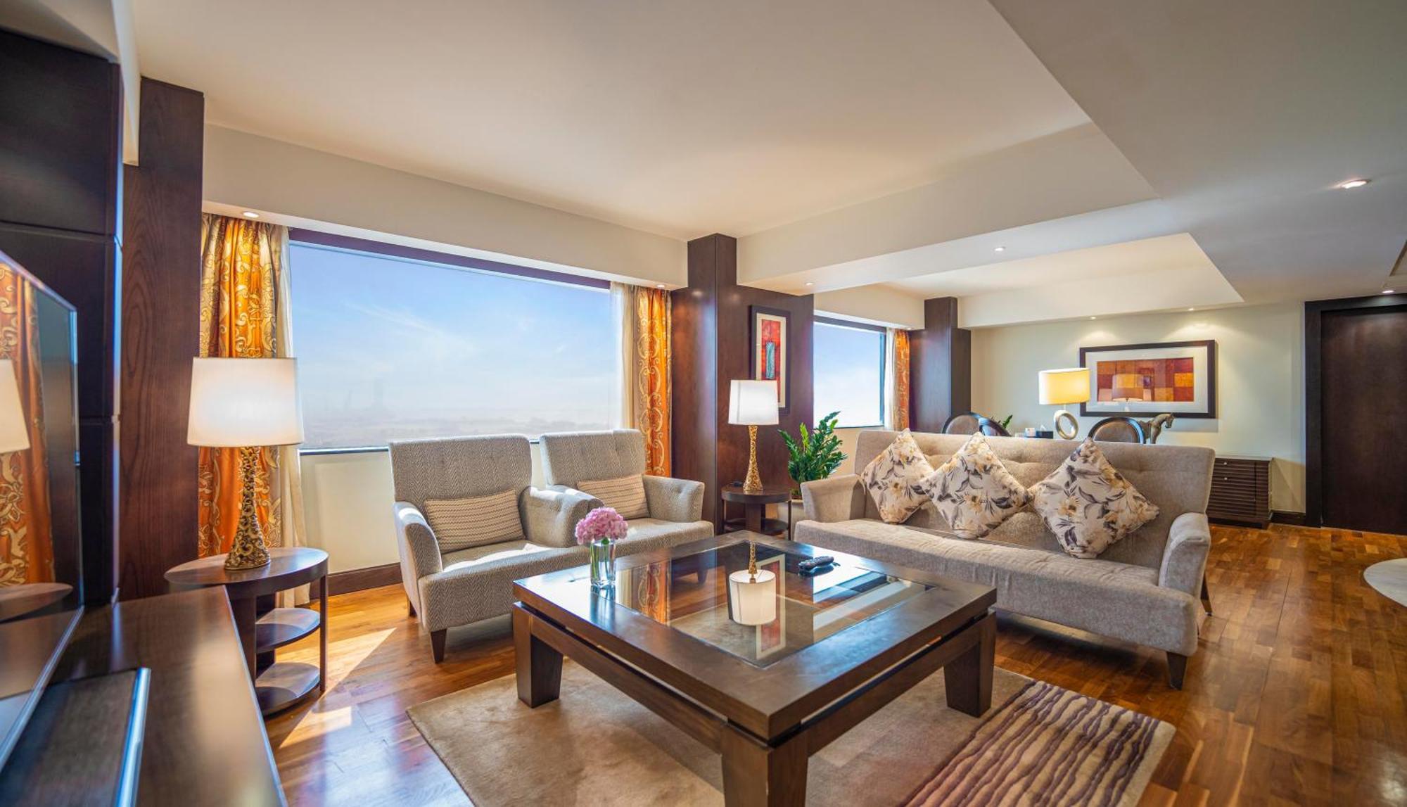 Hyatt Regency Dubai - Corniche Hotel Екстериор снимка A suite at the hotel